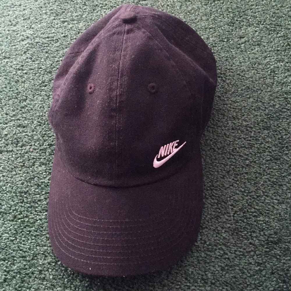 Black Nike hat